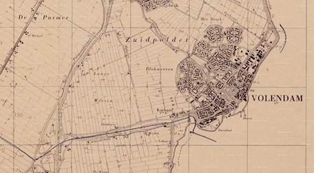 <p>Kaart van Volendam uit 1975. Het terrein ten noorden van de M.C. Veermanlaan is nog onbebouwd. (Waterlands Archief)</p>
